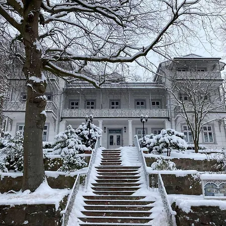 Sanssouci Muschelbank * Binz